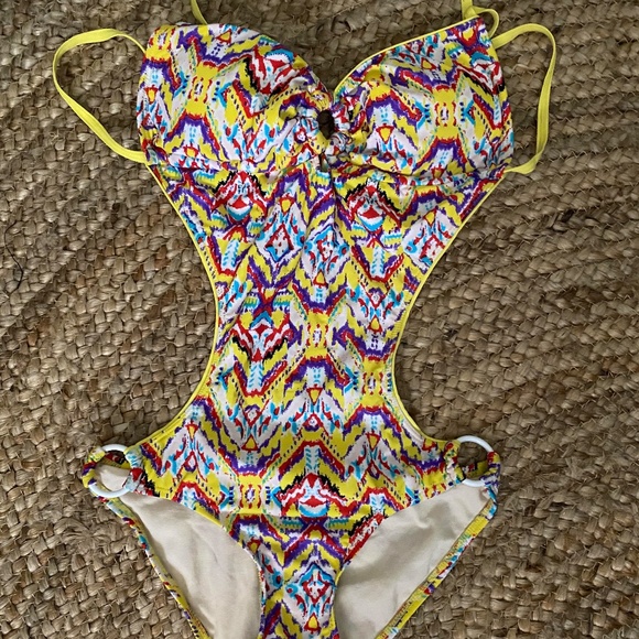 Swimsuits take all (11) - Picture 7 of 12